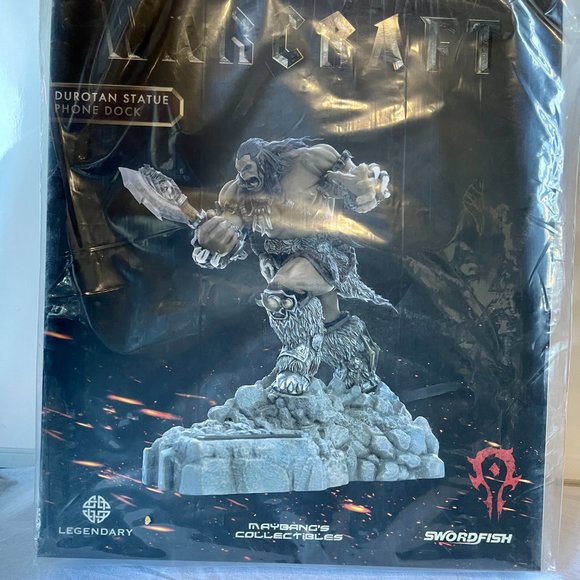 Tech Warcraft, Durotan Statue Phone Charging Dock - Picture 3 of 7